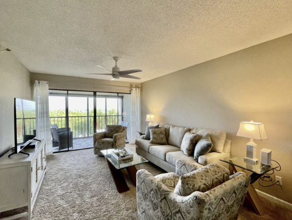 Charming 2 Bedroom Vacation Condo in Englewood Close to Beach